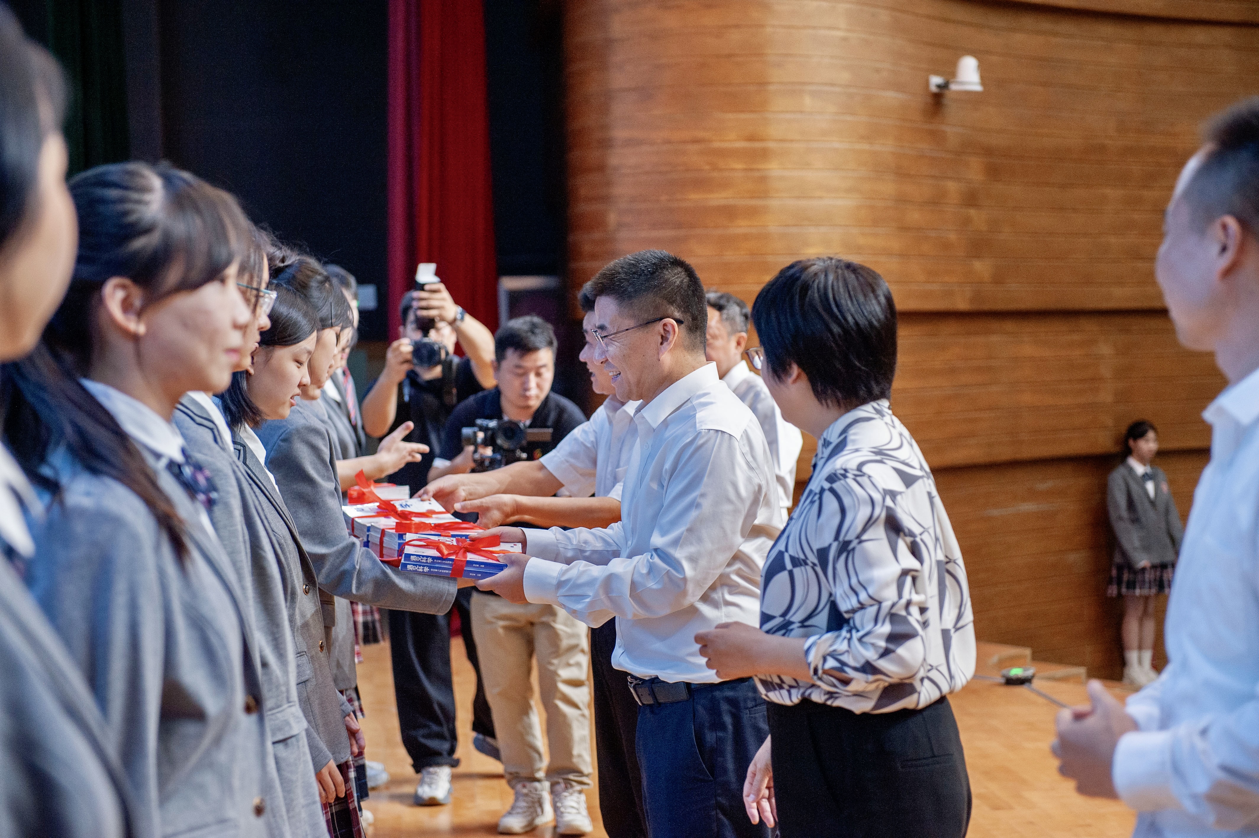 院士进校园精彩开讲,2024年江岸区“全国科普日”主场活动圆满举行(图7) 微信图片_20241021103025.jpg